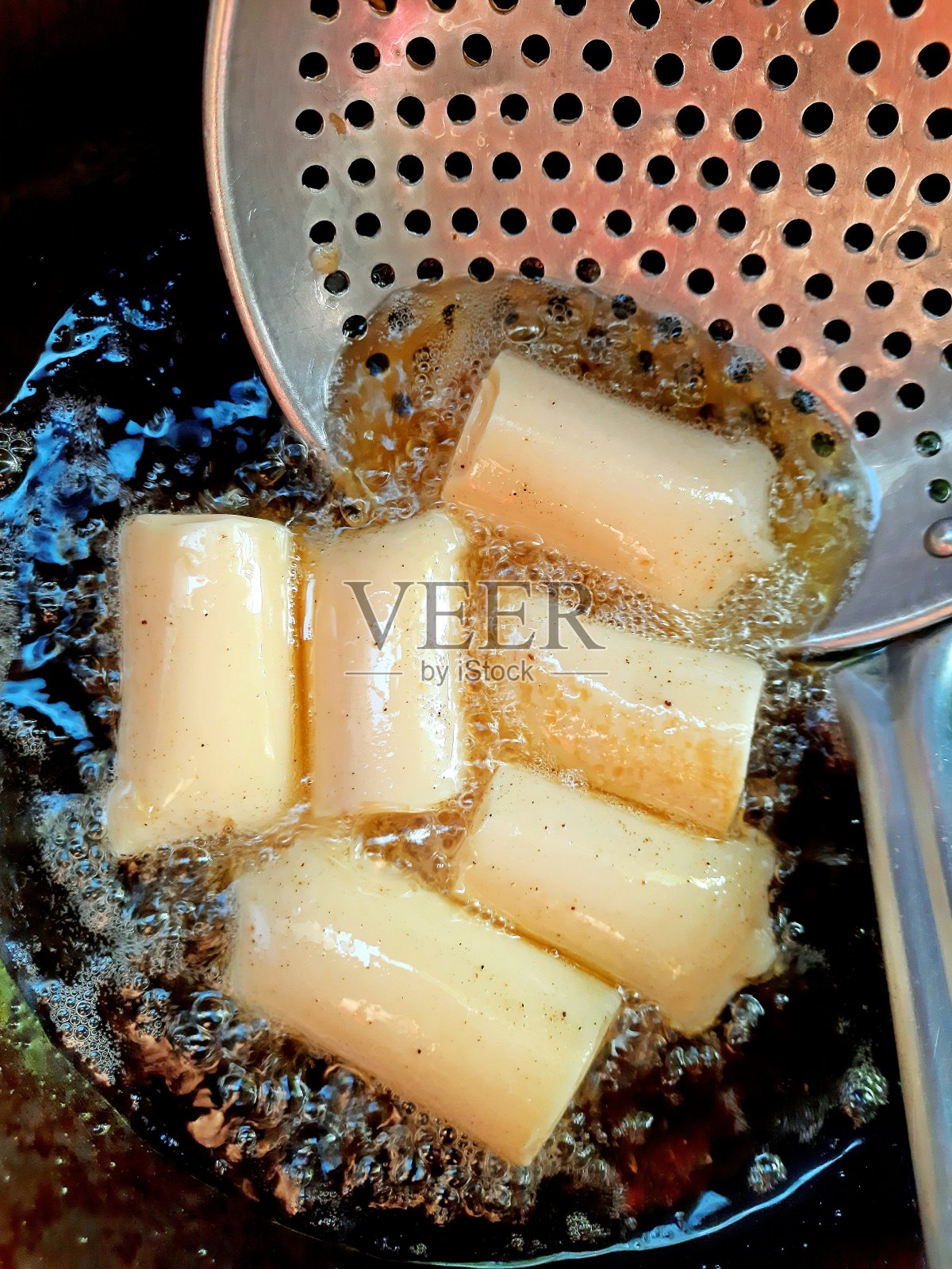 煎蛋豆腐-食品准备。照片摄影图片