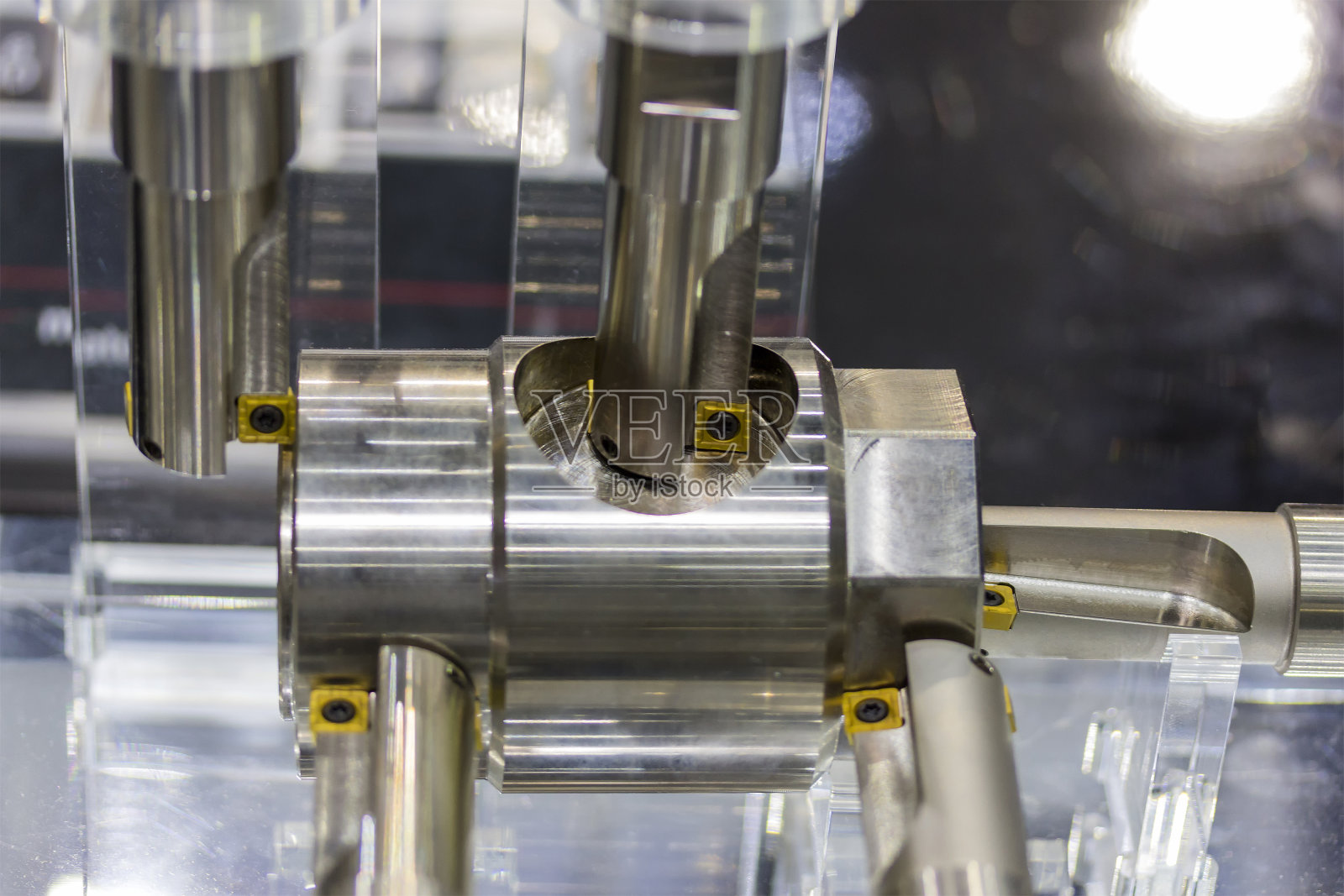 数控车床、铣床高速切削刀具及工件的型号照片摄影图片