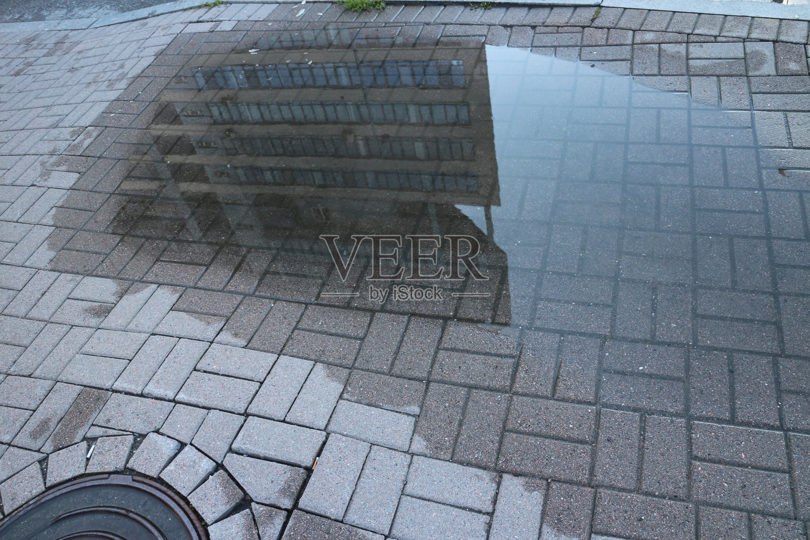 城市房屋的倒影照片摄影图片