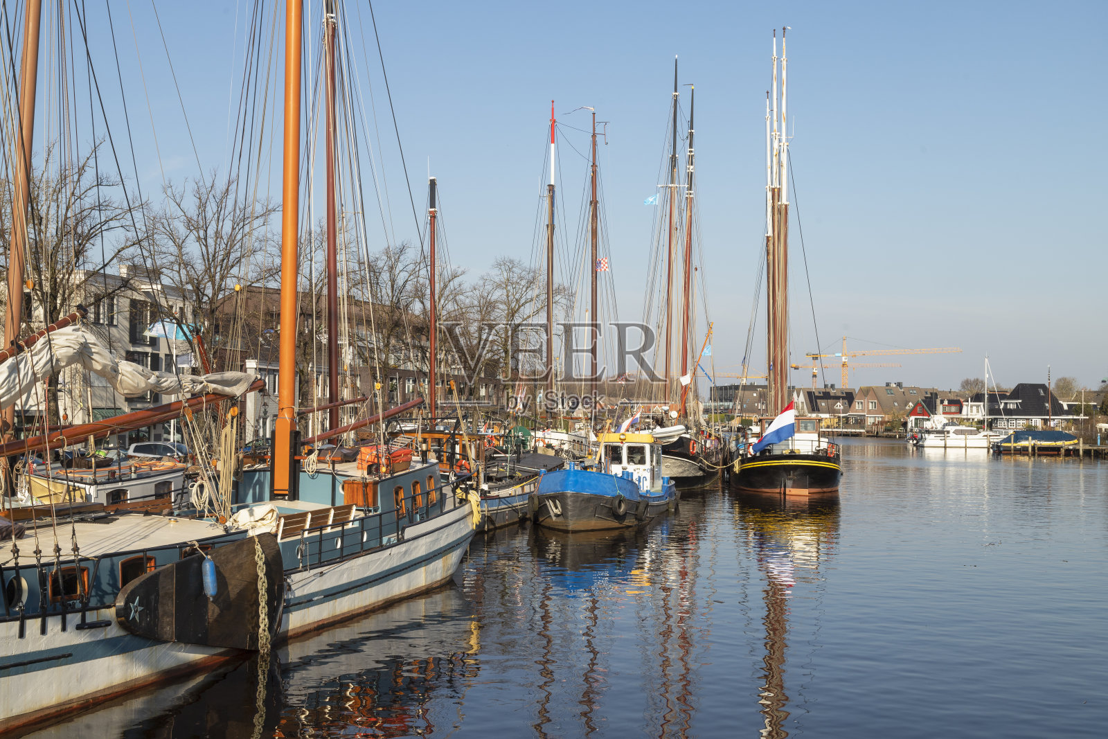 风景如画的兹瓦特斯鲁伊斯港。照片摄影图片