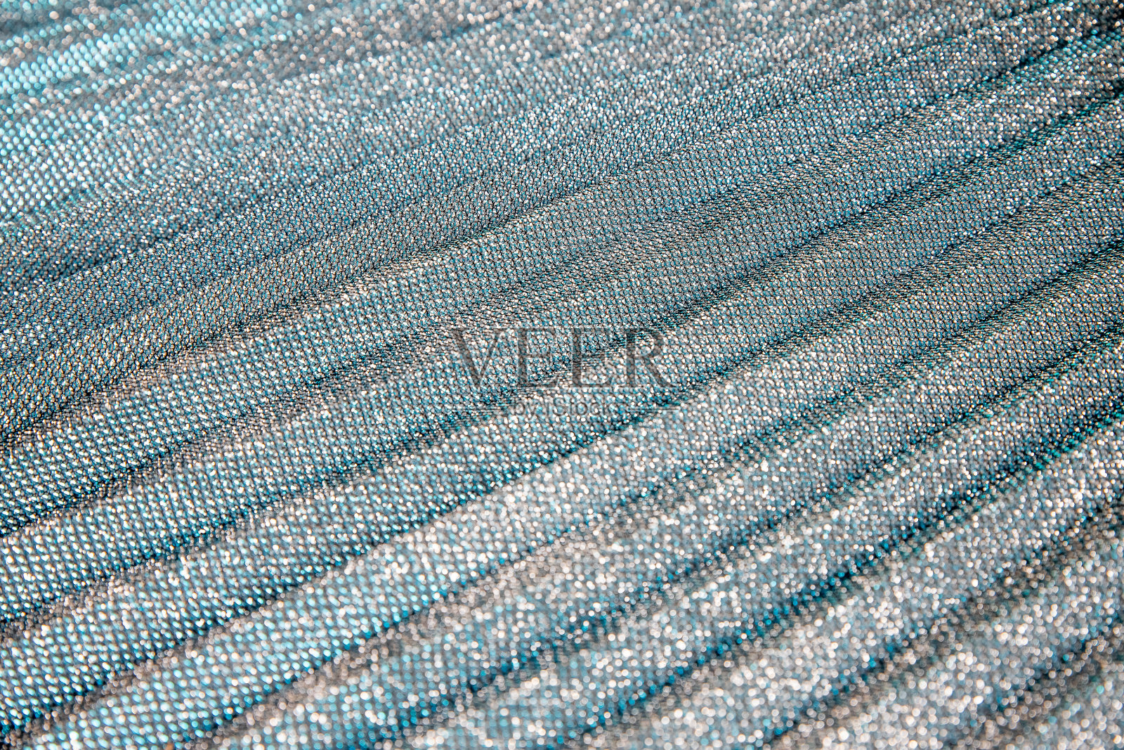 魅力闪闪发光的背景。银色闪闪发光，节日抽象闪亮的背景与闪烁的灯光。织物闪闪发光，颜色鲜艳。织物texturep。金属光泽的蓝色，灰色的布料质感照片摄影图片