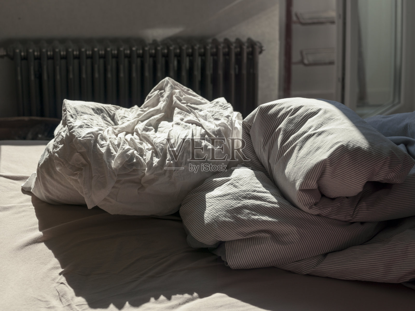 早上在卧室照片摄影图片