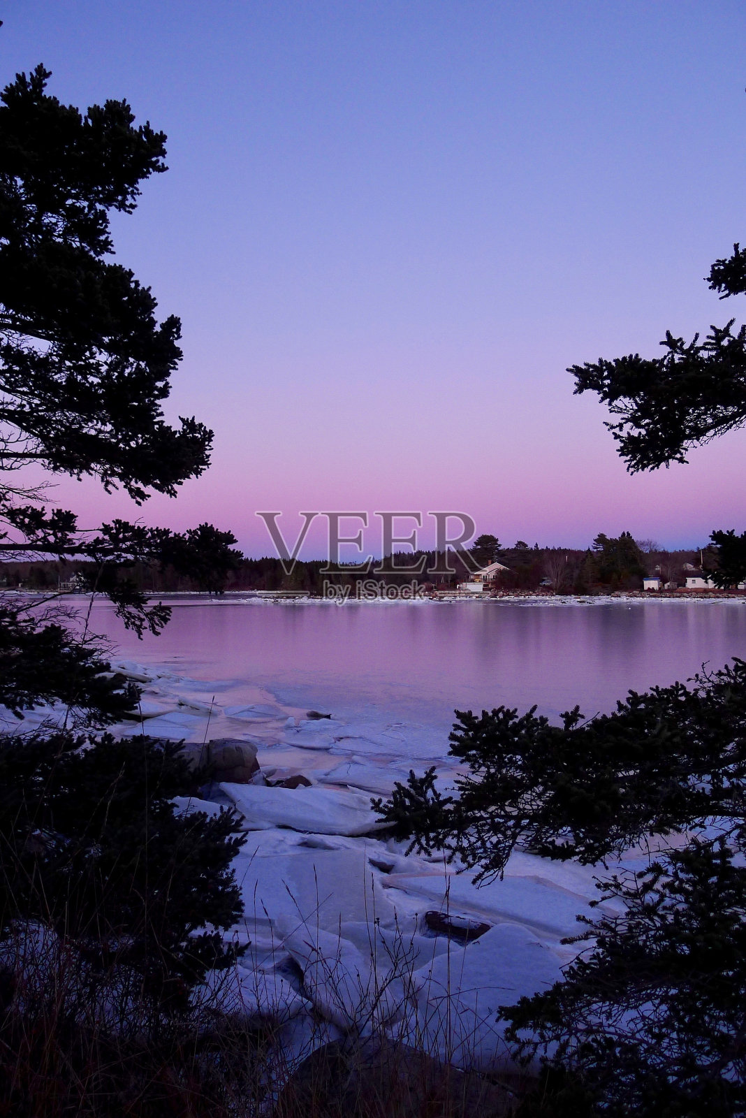 黄昏时分的冰冻入口照片摄影图片