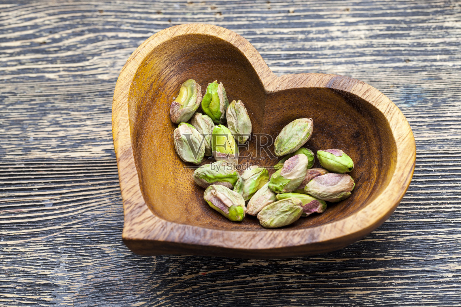 开心果熟了，用盐煎着吃照片摄影图片