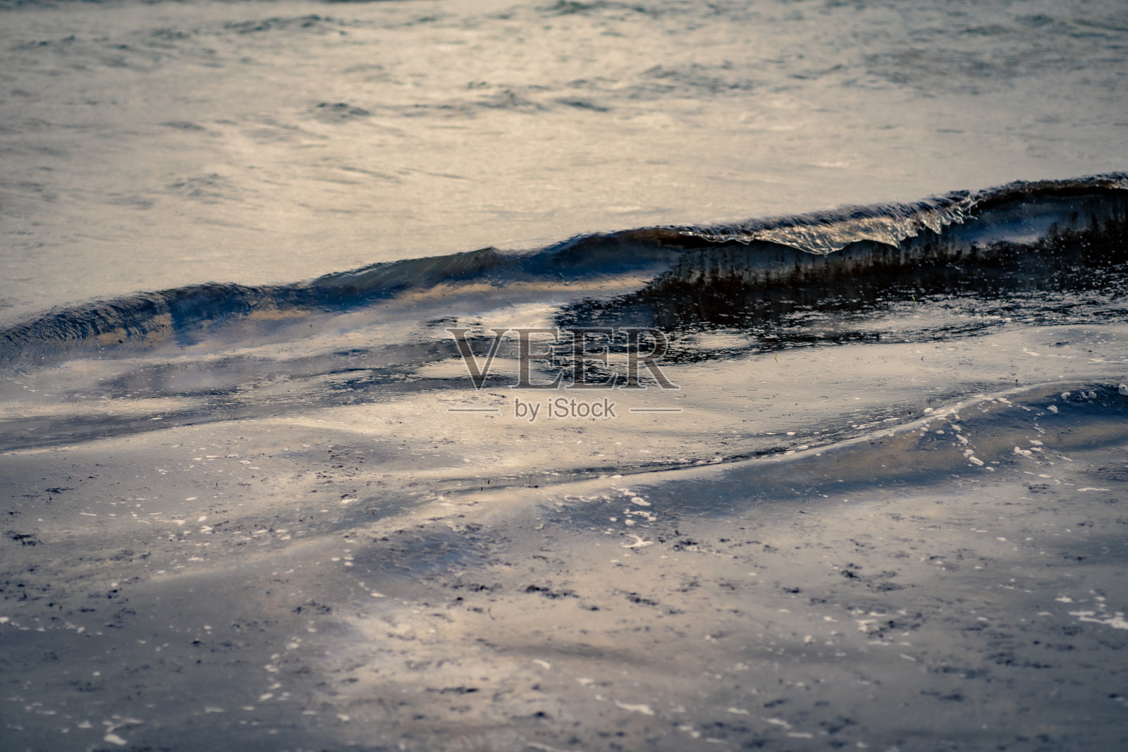 普雷罗的波罗的海海浪照片摄影图片