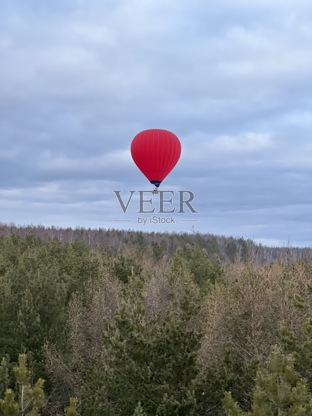 空中的浮空器照片摄影图片