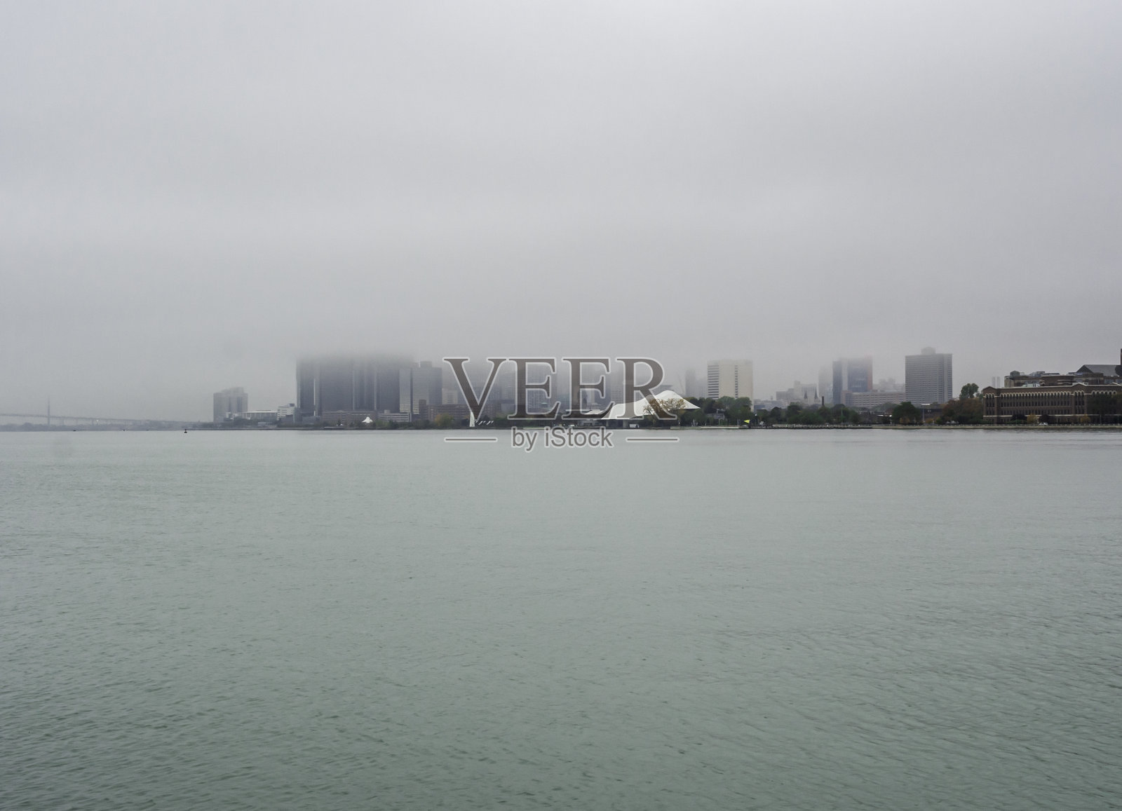 冬天底特律市被雾笼罩照片摄影图片