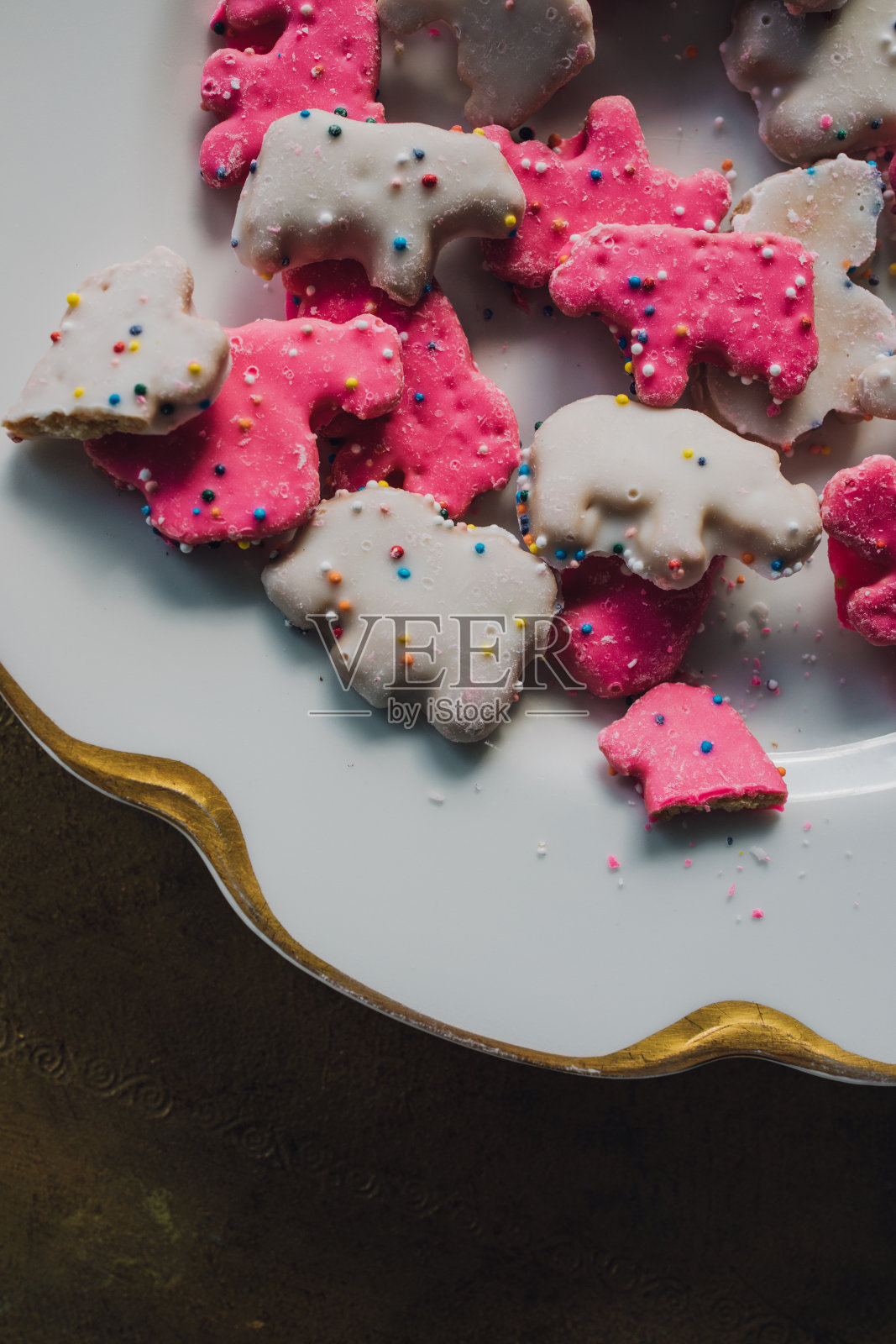 粉色和白色的马戏团动物饼干照片摄影图片