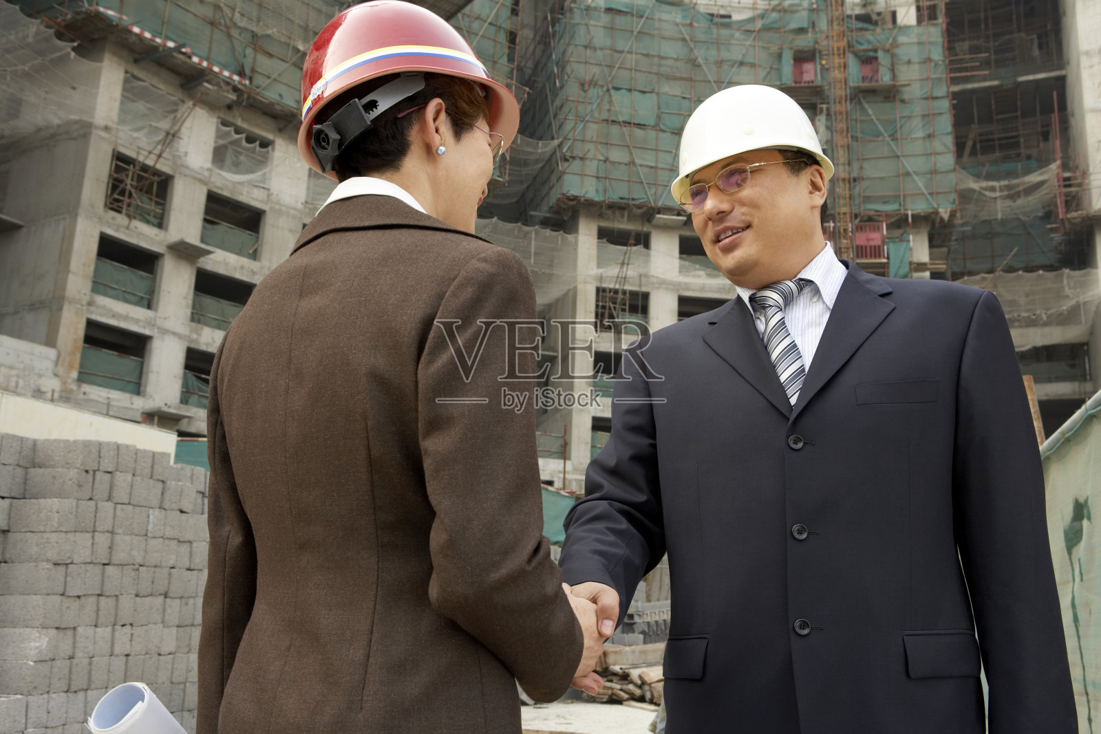 工程师握手合作照片摄影图片