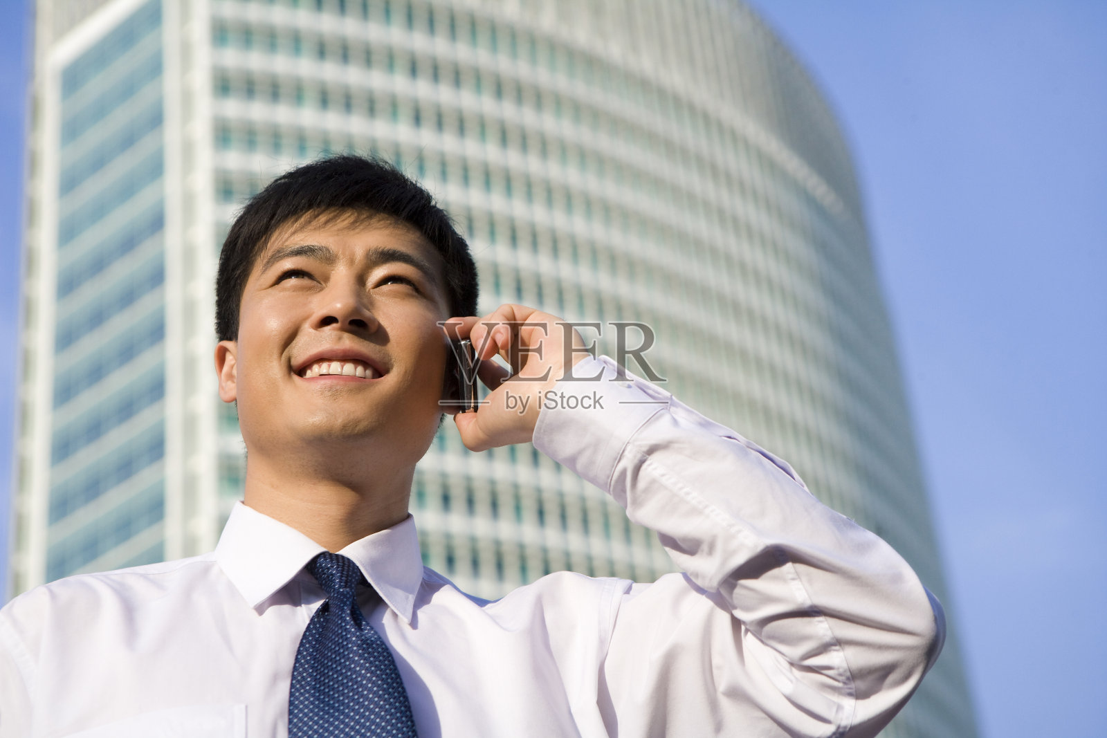 商务男士打电话照片摄影图片