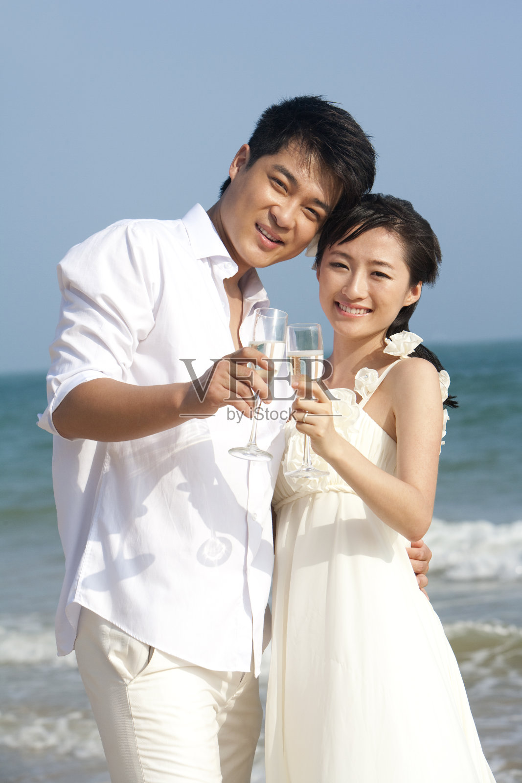 海滩浪漫婚纱情侣照片摄影图片