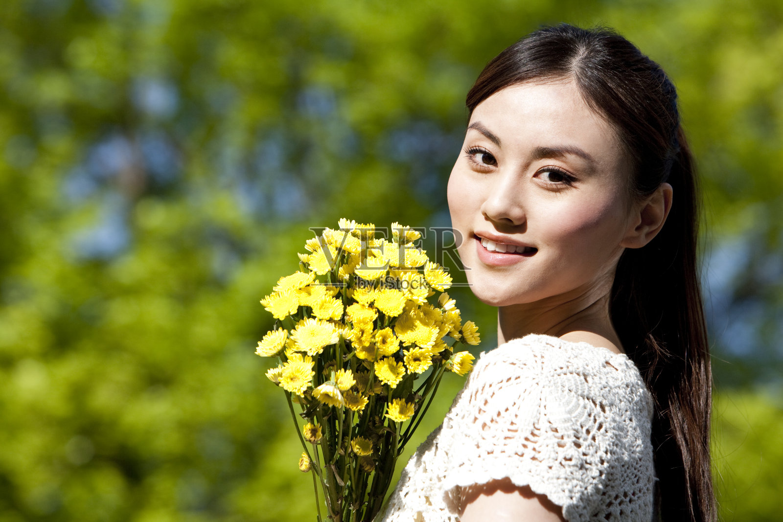 青年女子享受自然照片摄影图片