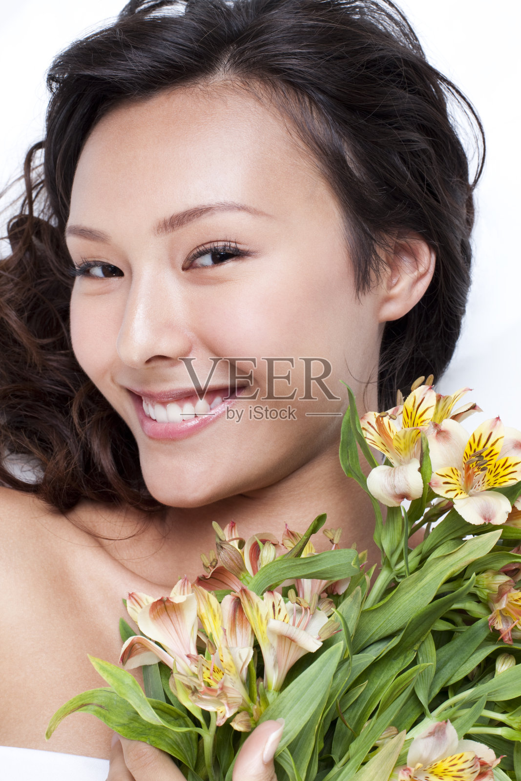 美女和鲜花照片摄影图片