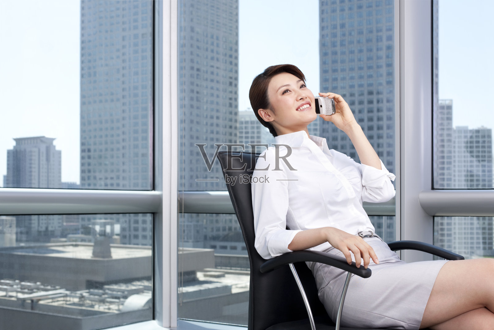 商务女士打电话照片摄影图片