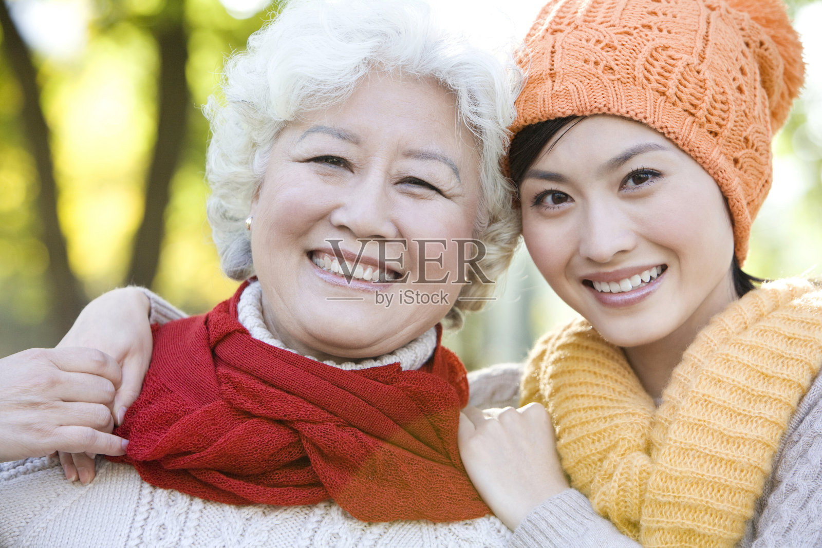母女在一起照片摄影图片