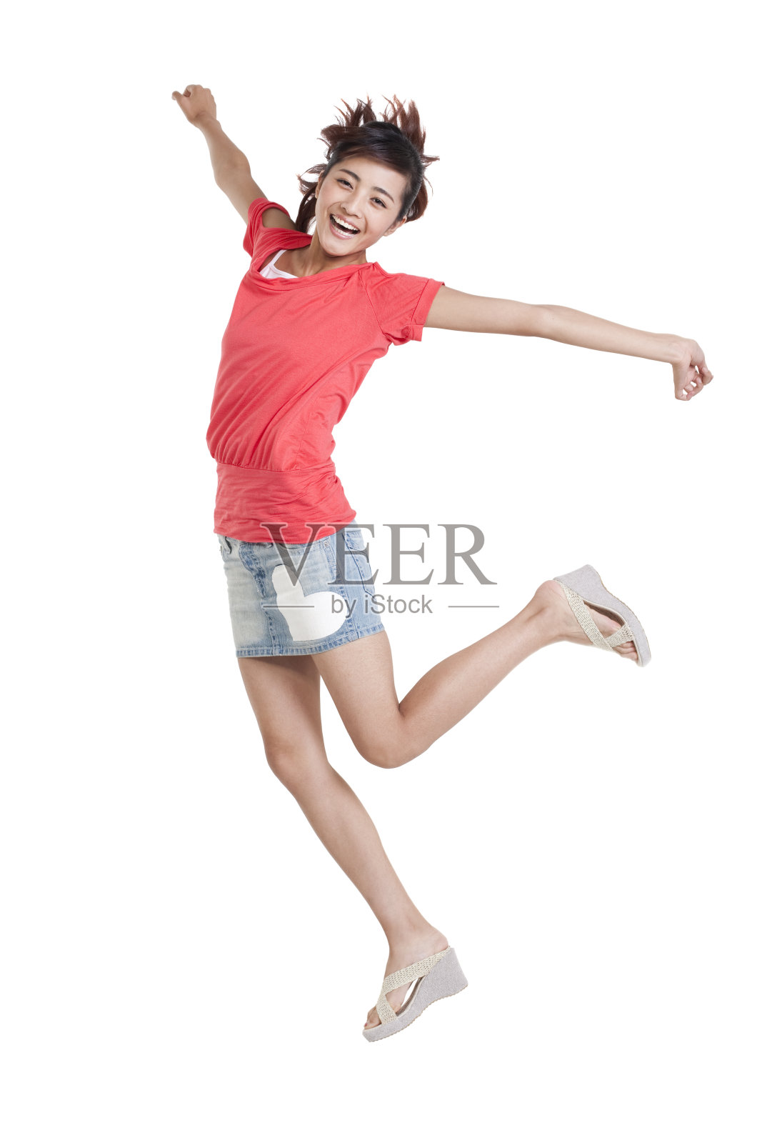 青年女子跳跃照片摄影图片