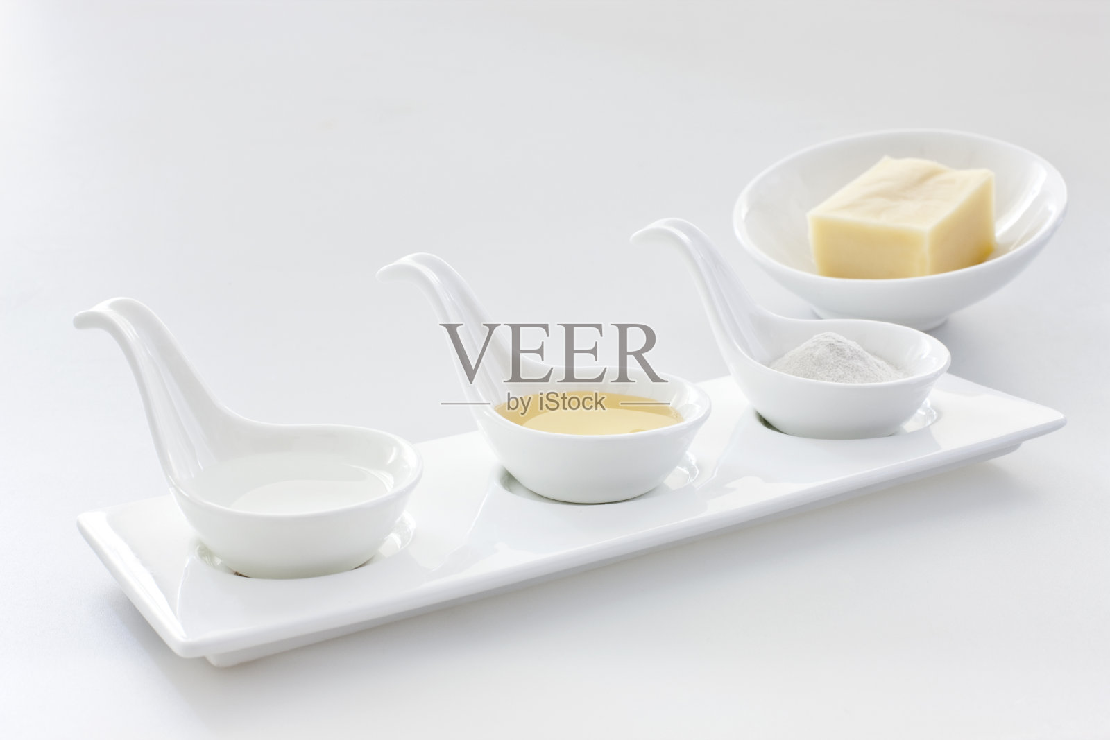 白醋、蜂蜜、面粉、奶酪照片摄影图片