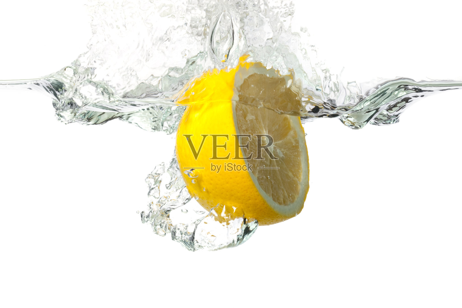 水中的橙子照片摄影图片