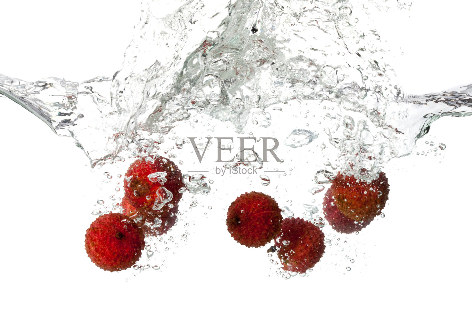 水中的荔枝照片摄影图片