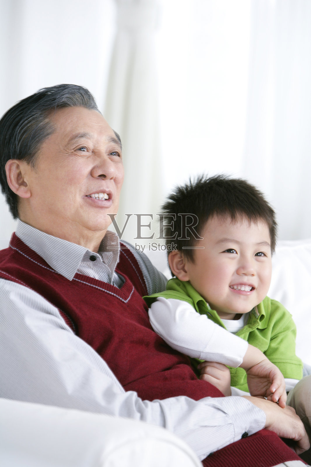 祖孙享受幸福时光照片摄影图片