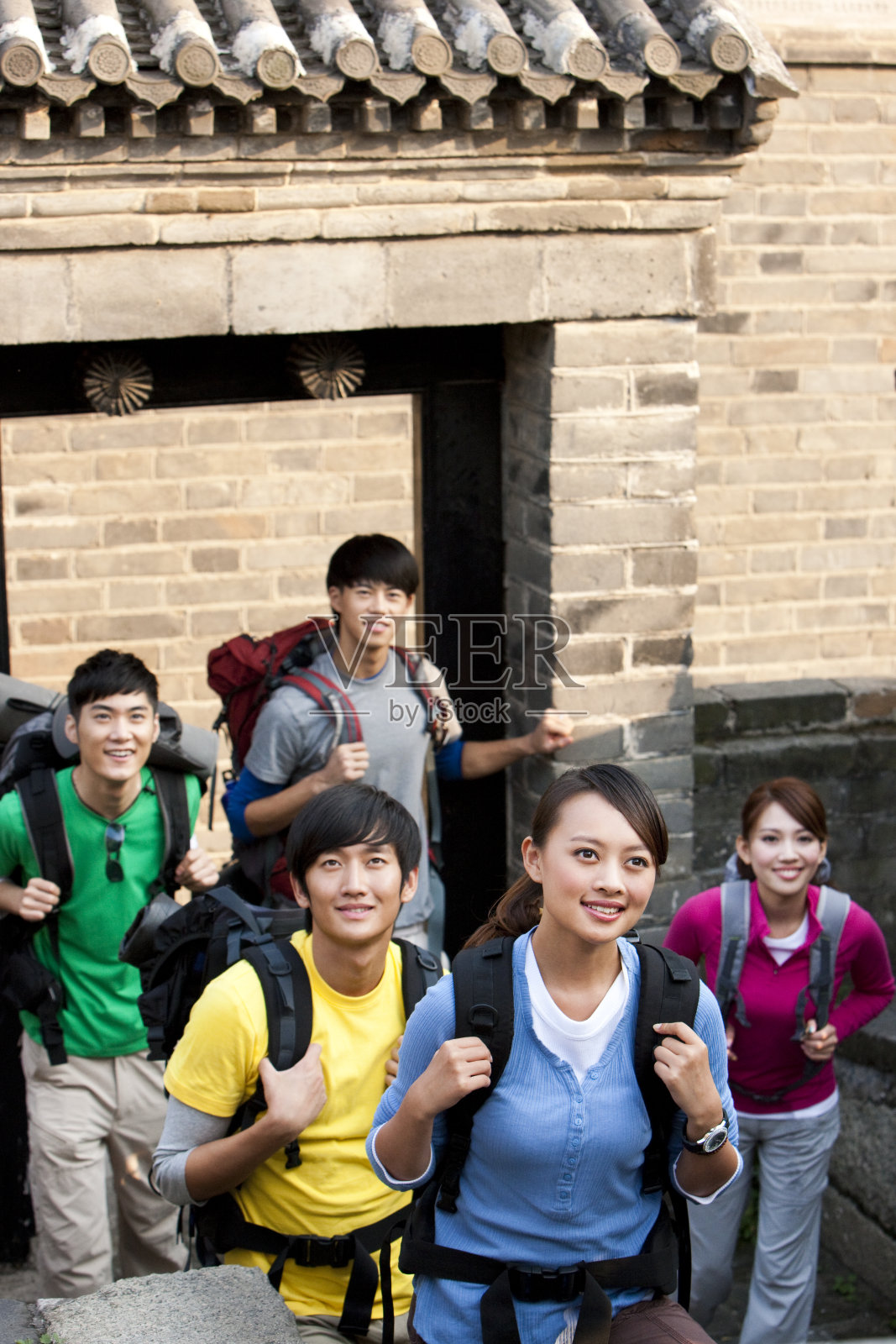 活力青年登长城照片摄影图片