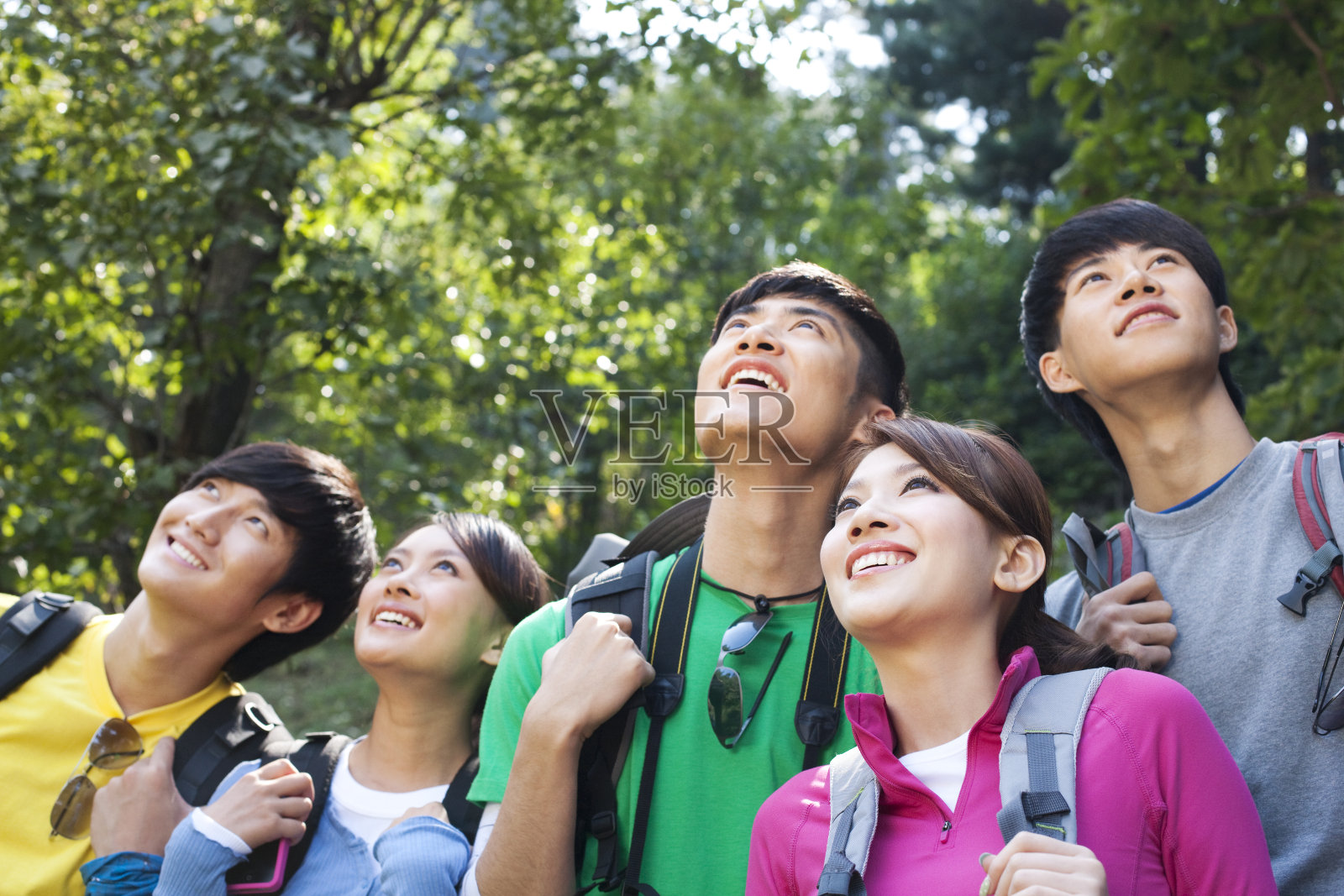 青年人户外郊游照片摄影图片