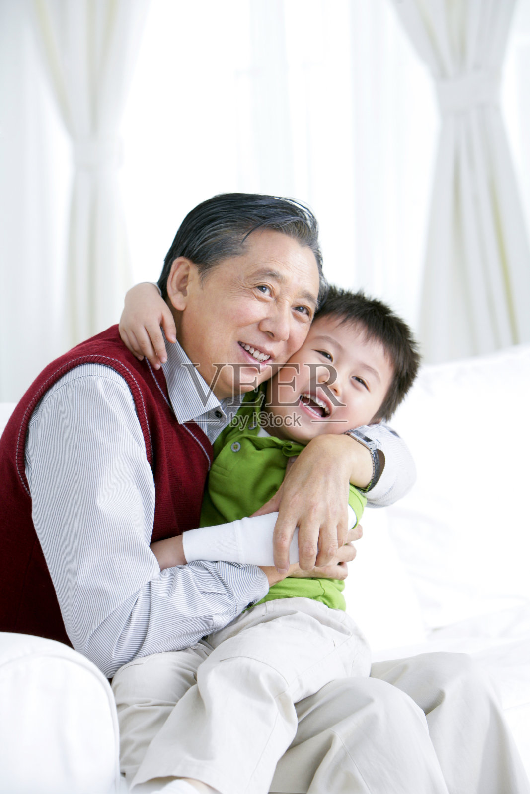 祖孙享受幸福时光照片摄影图片