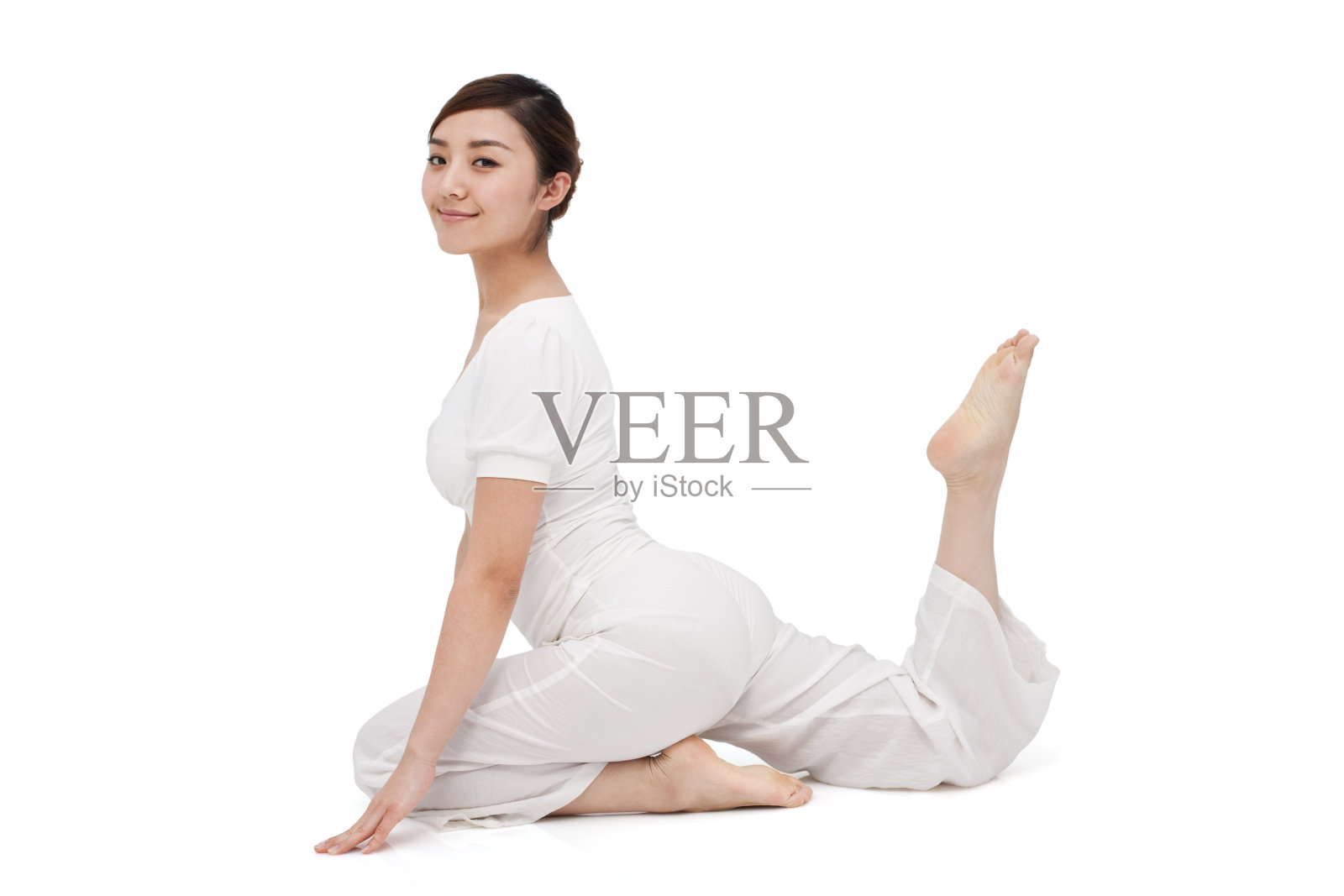 青年女子练习瑜伽照片摄影图片