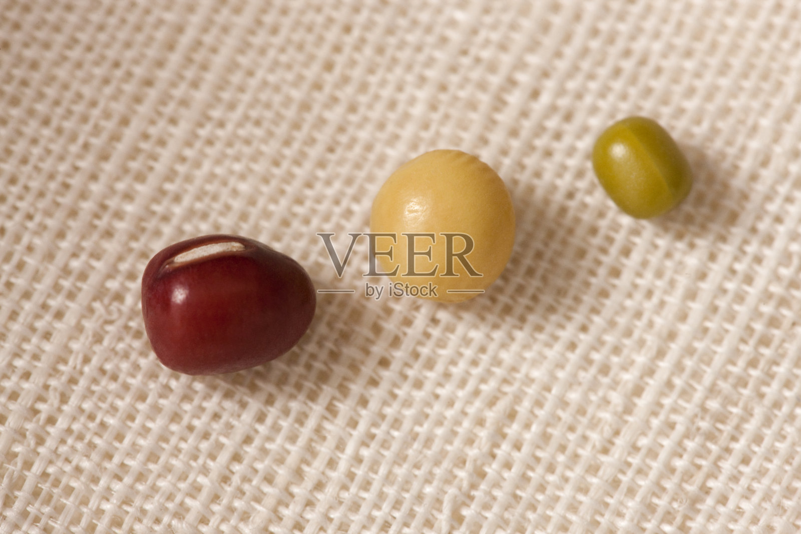 红豆、绿豆、黄豆照片摄影图片