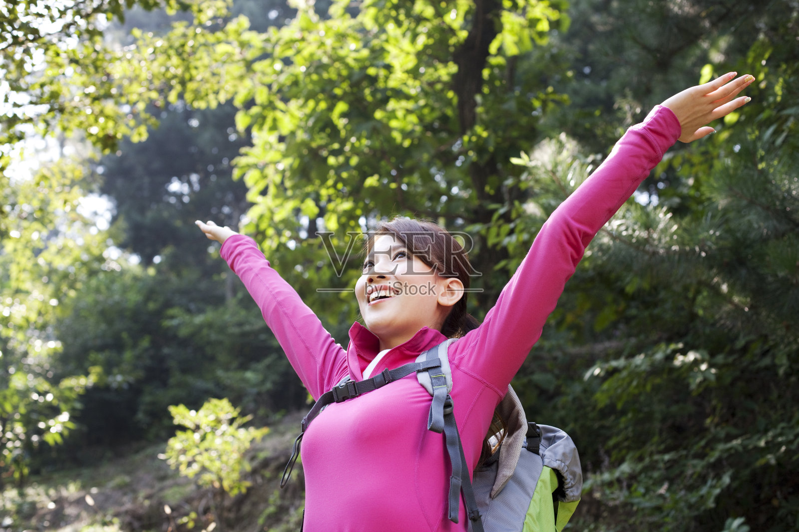 青年女性户外郊游照片摄影图片