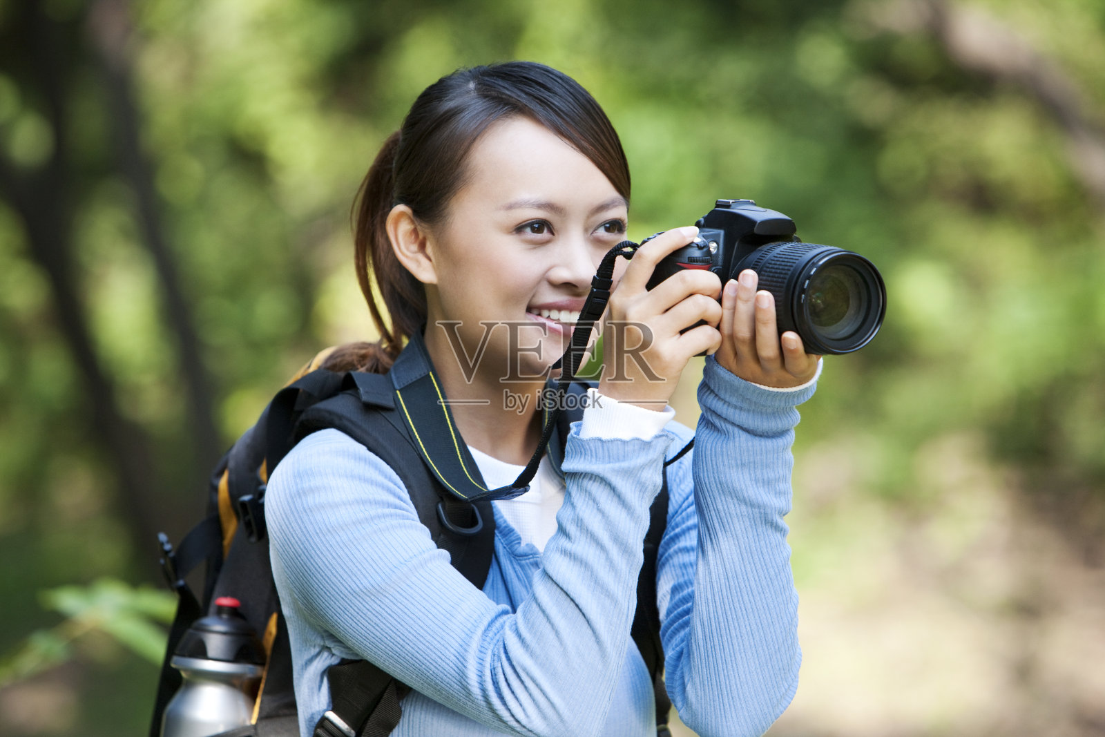 青年女性户外摄影照片摄影图片
