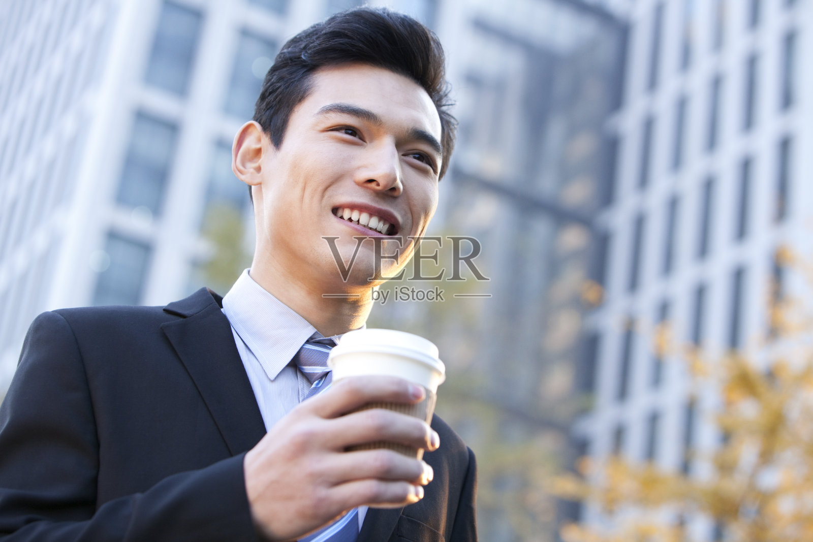 青年商务男士肖像照片摄影图片