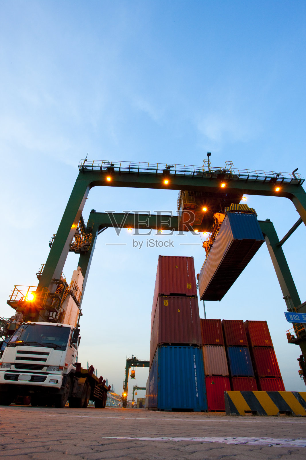 繁忙的码头照片摄影图片