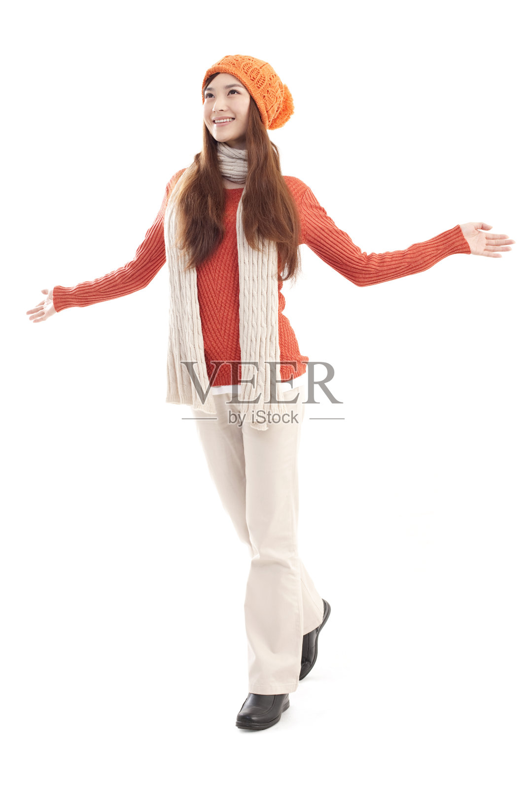 青年女子张开双臂照片摄影图片