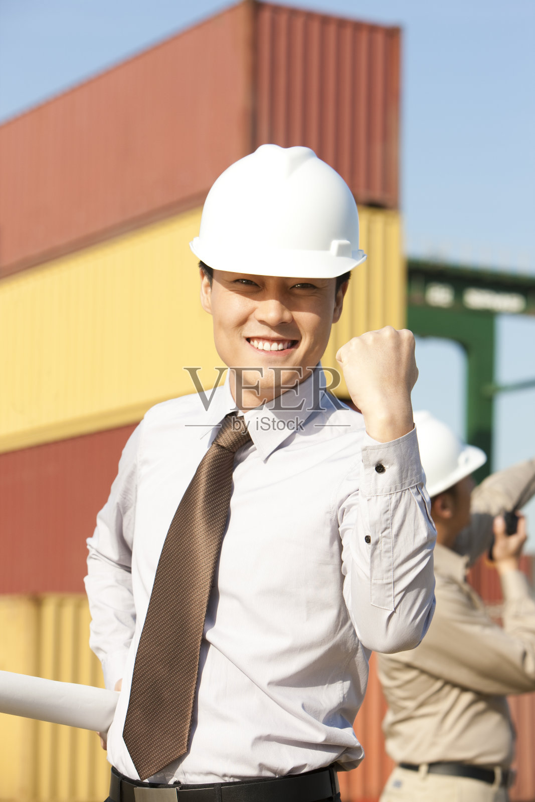 工作人员在码头照片摄影图片