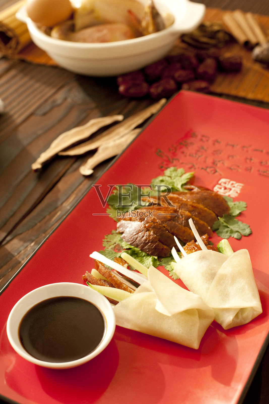 烤鸭和配料照片摄影图片