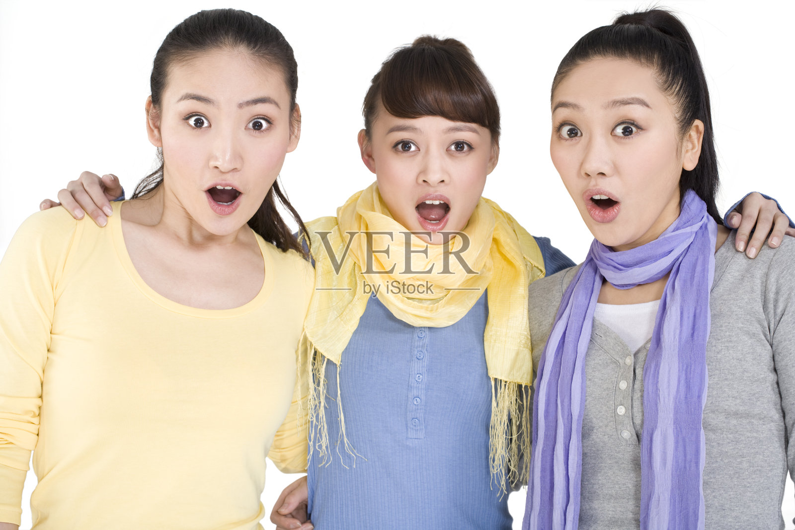 年轻女士露出惊讶表情照片摄影图片