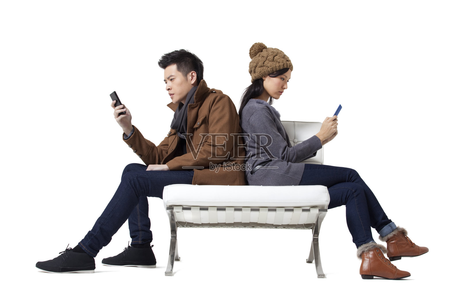 时尚青年男女和手机照片摄影图片