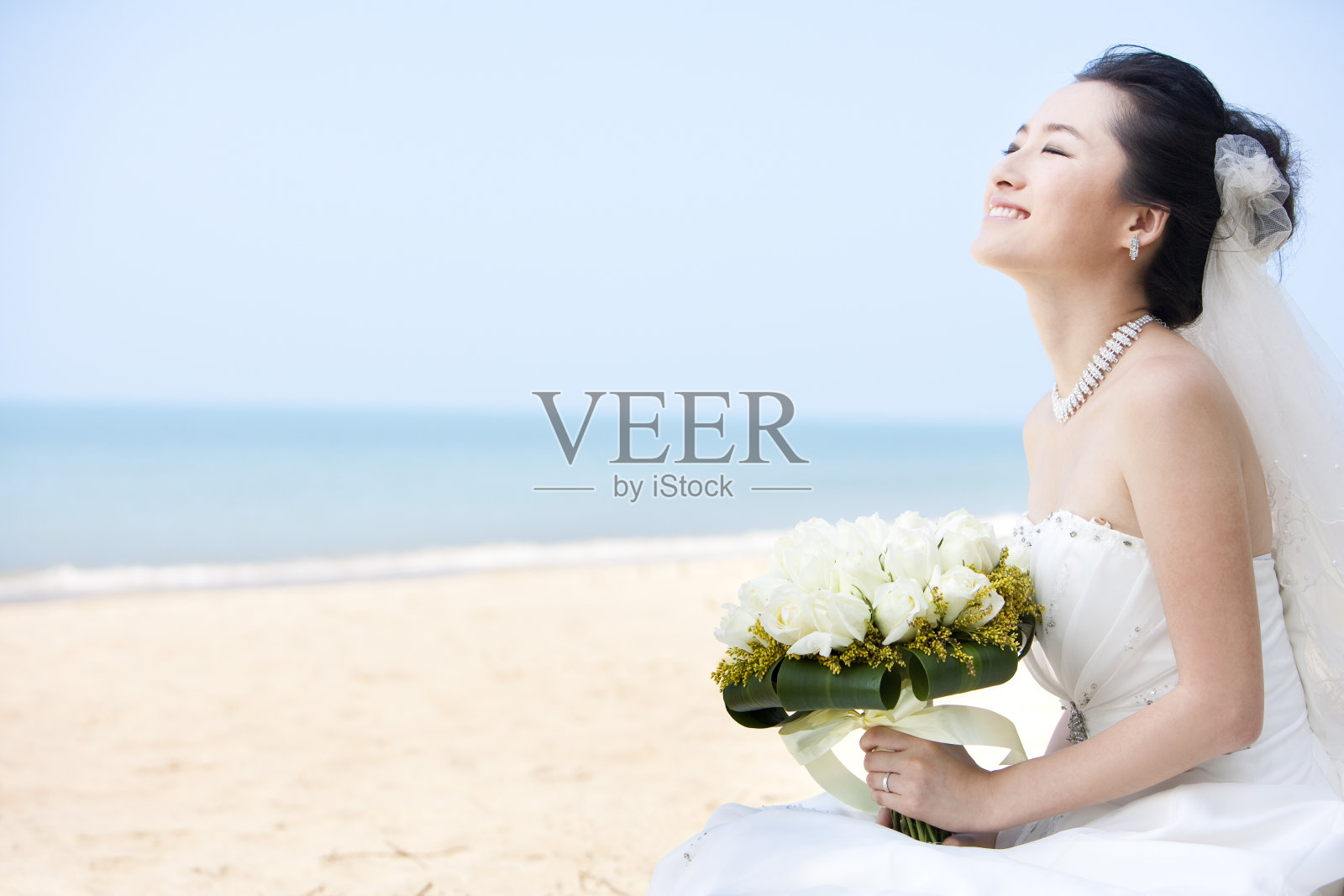 海边美丽的新娘照片摄影图片