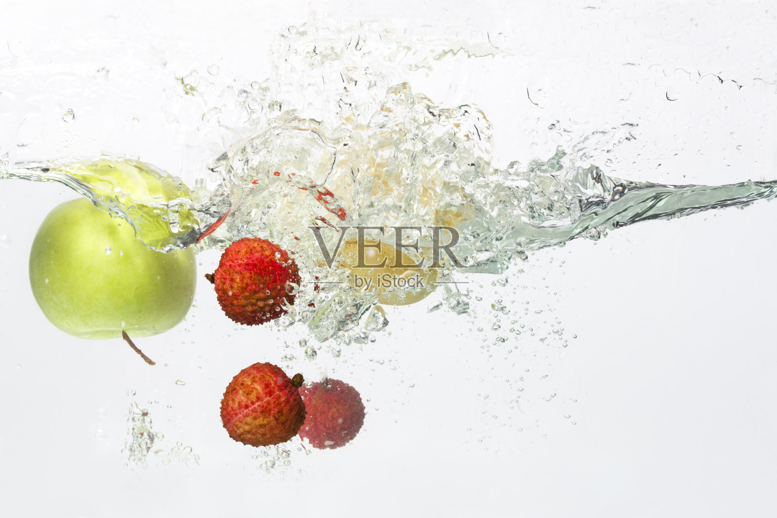 水中的水果照片摄影图片