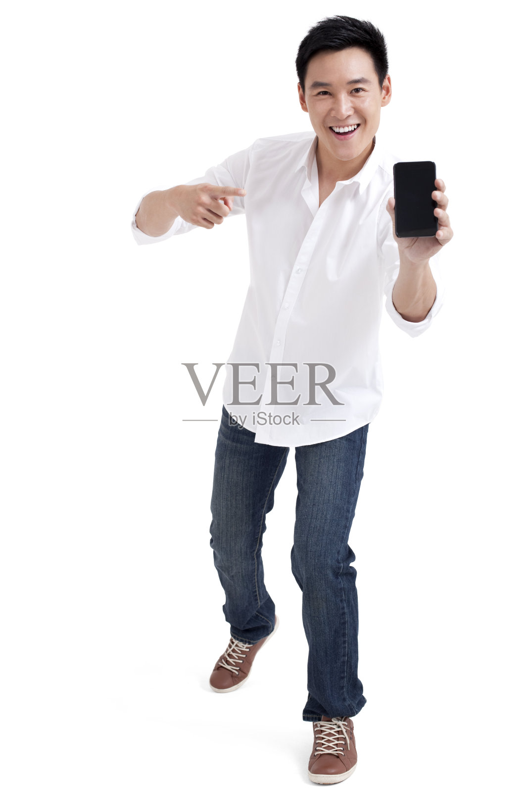 青年男子和手机照片摄影图片