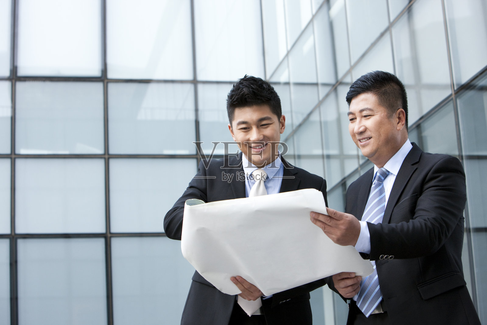 商务人士和蓝图照片摄影图片