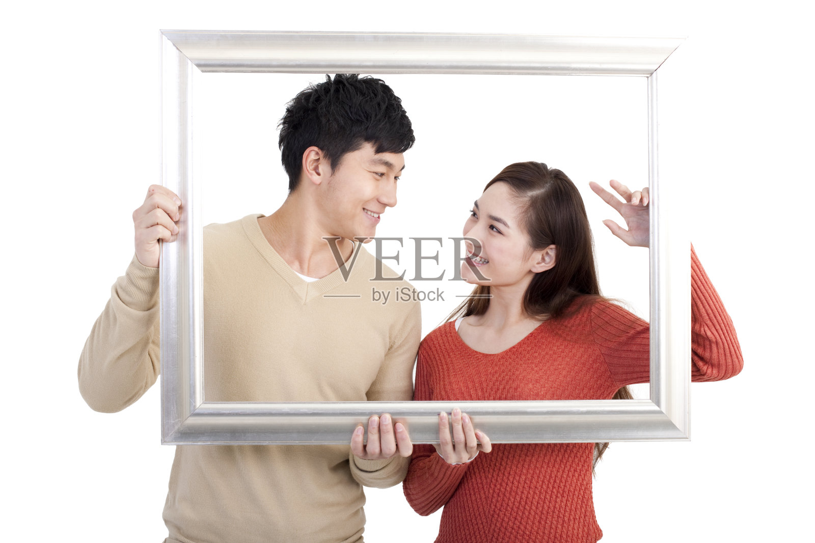 青年夫妇和相框照片摄影图片