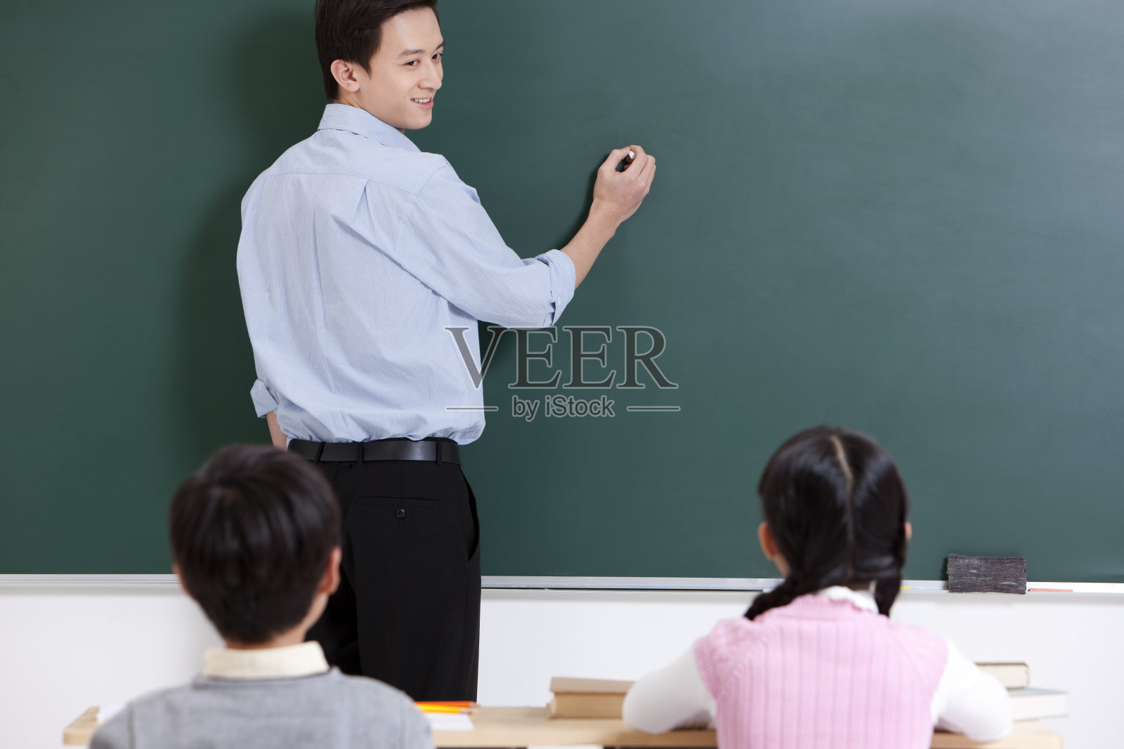 小学生上课照片摄影图片