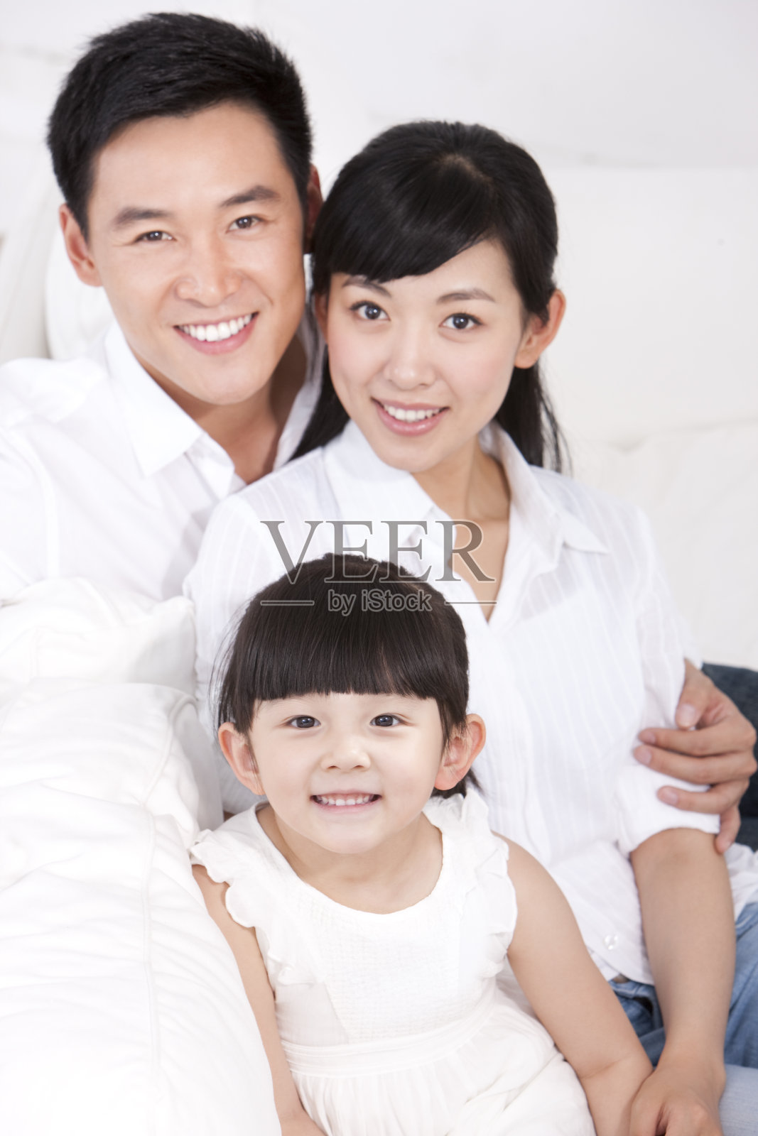 温馨的一家三口照片摄影图片