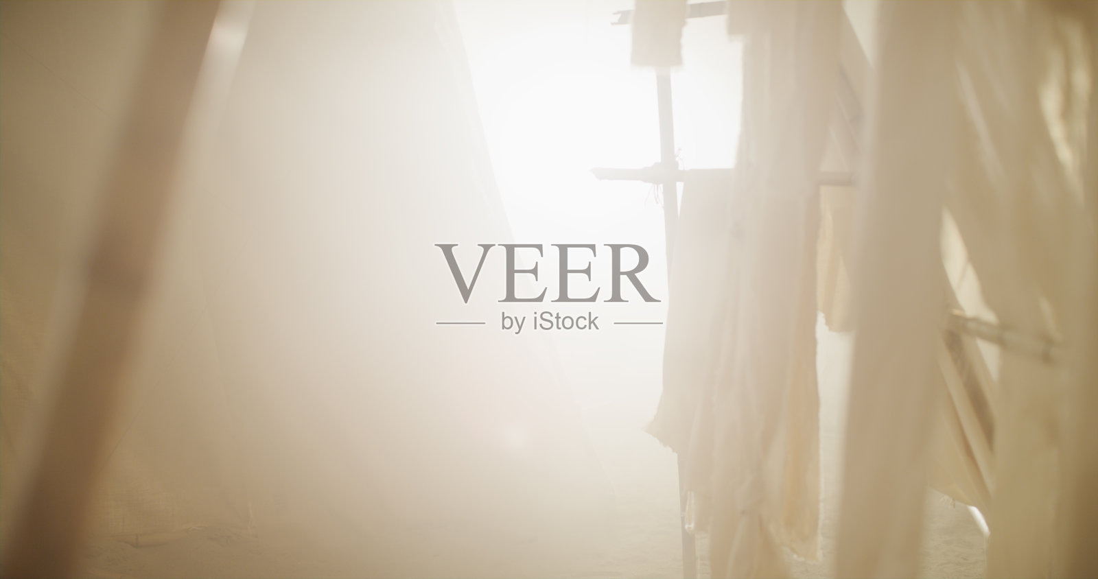 神秘的沙漠帐篷。萨满的绿洲照片摄影图片