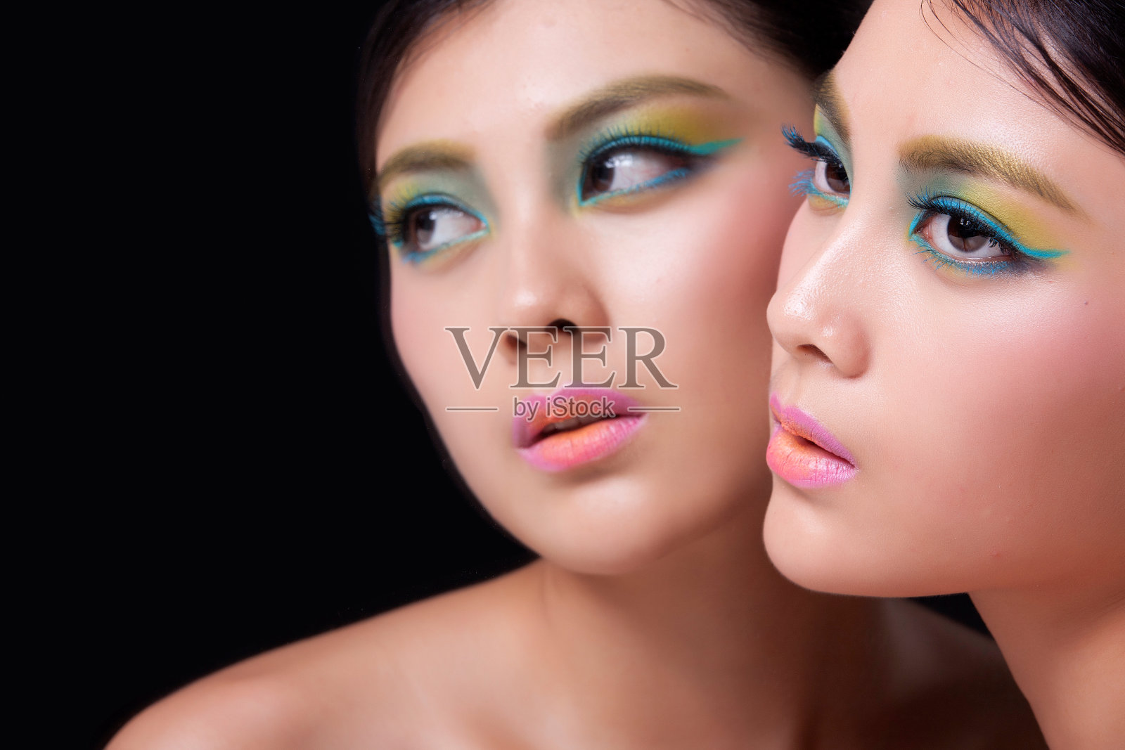 年轻女人彩妆照片摄影图片