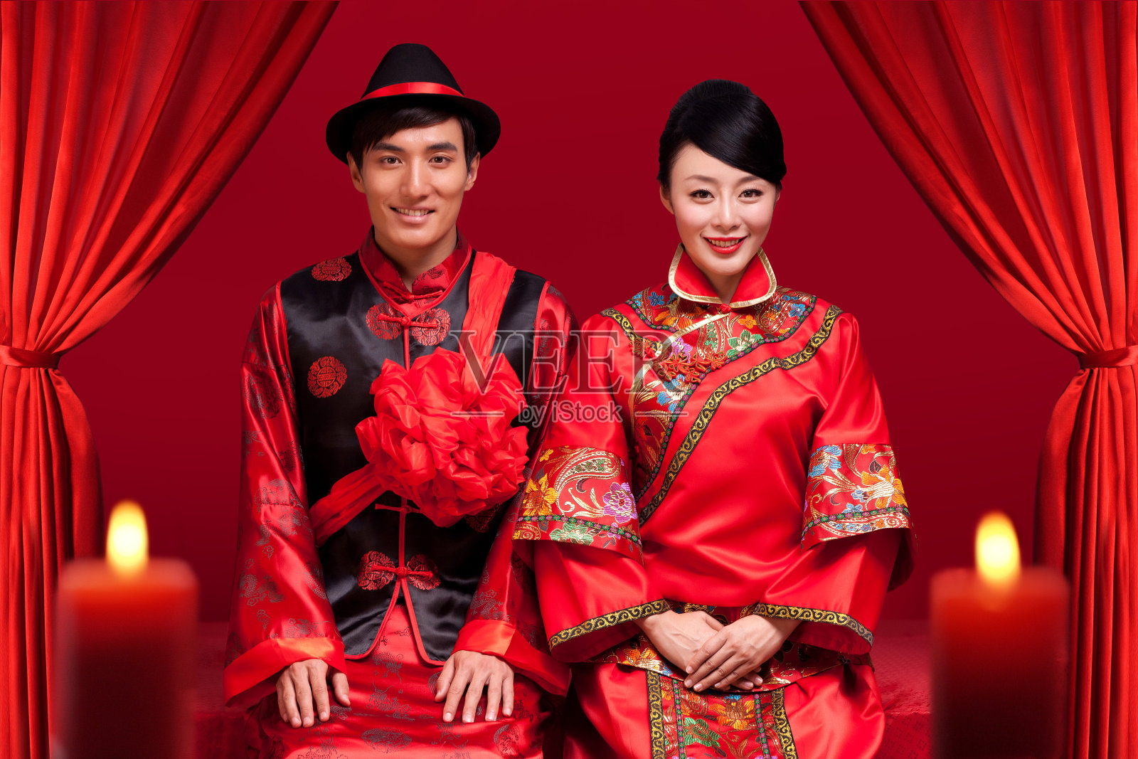 中式婚礼情侣照片摄影图片