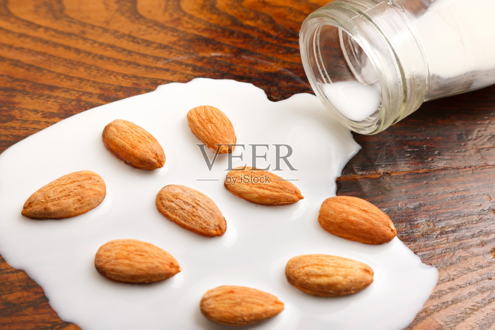 杏仁牛奶照片摄影图片