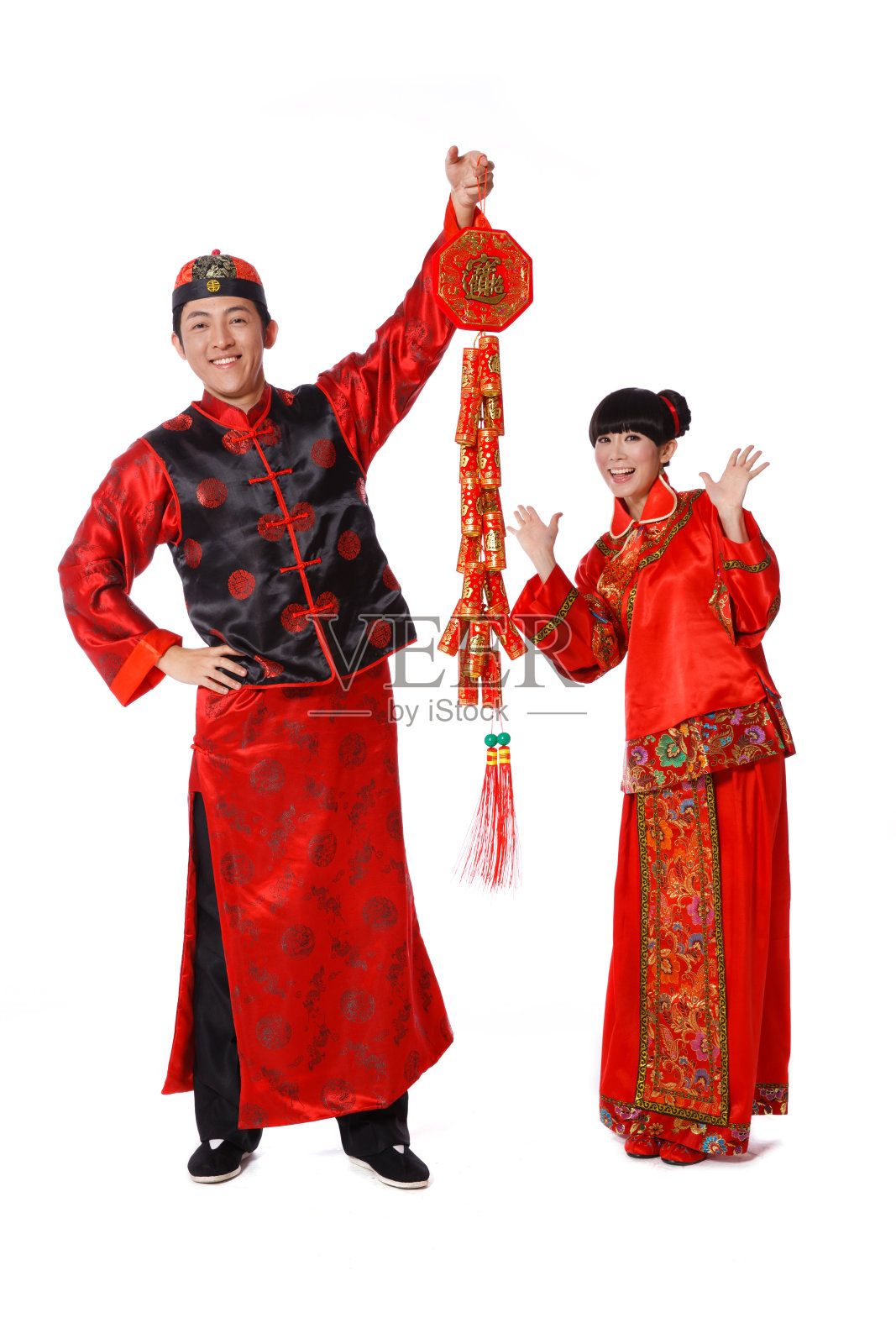 青年男女恭贺新年照片摄影图片